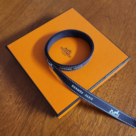 Authentic Hermes Box with Hermes Ribbon - Picture 5 of 5